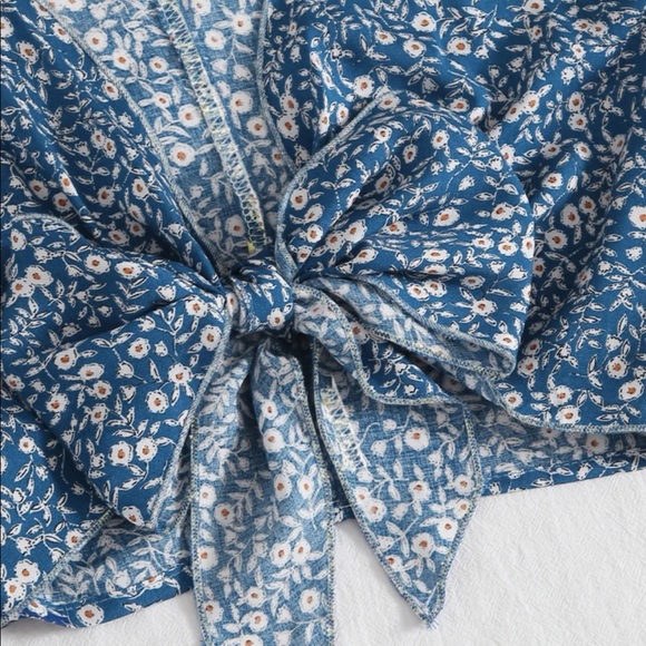 NWOT tie up floral shirt - Picture 3 of 5